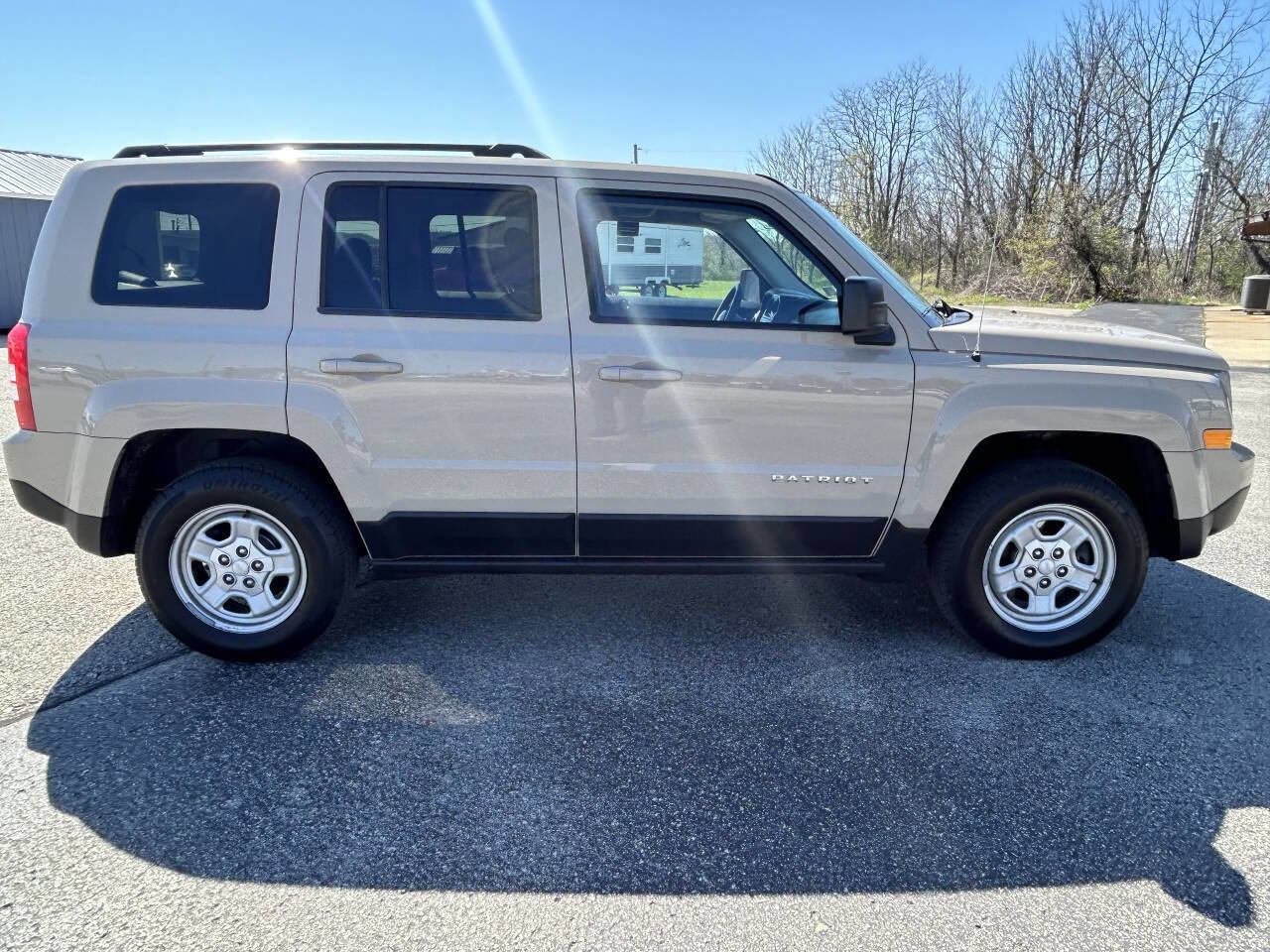 Used 2017 Jeep Patriot Sport w/ Power Value Group AWD/4WD image 4