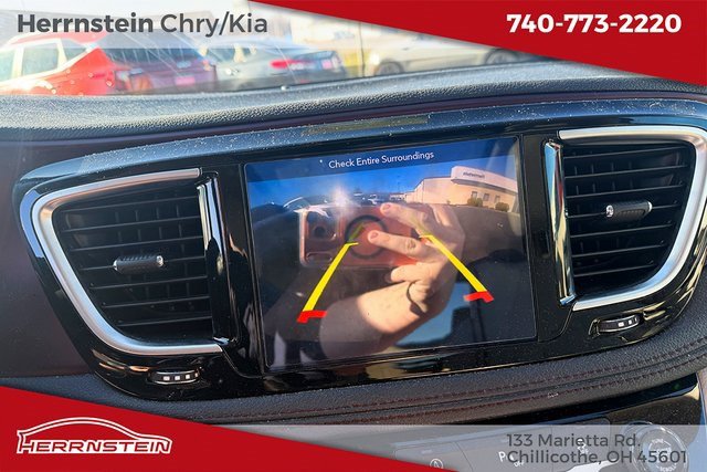 Used 2018 Chrysler Pacifica Limited w/ Tire & Wheel Group image 19