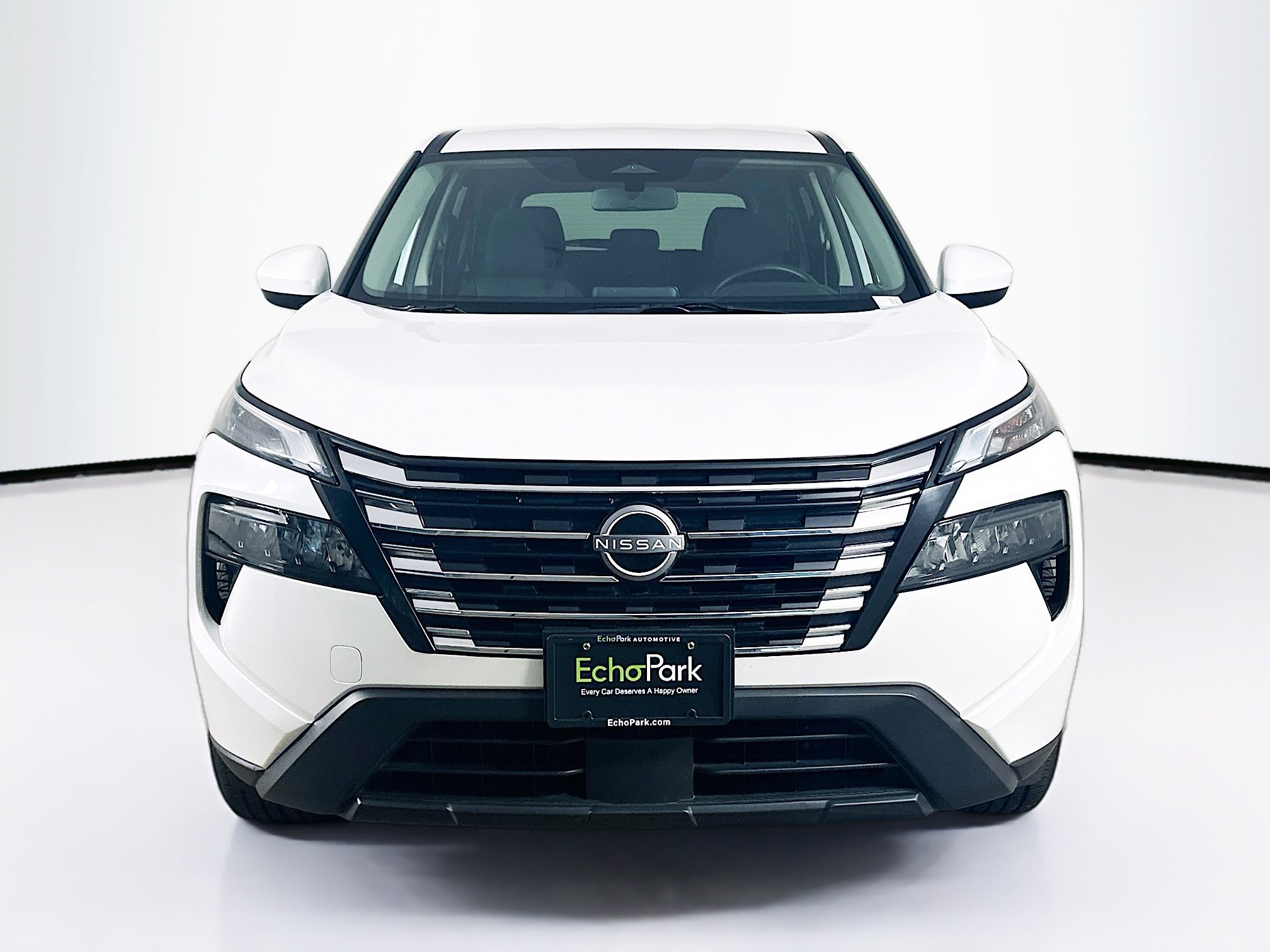 Used 2025 Nissan Rogue SV AWD/4WD image 2