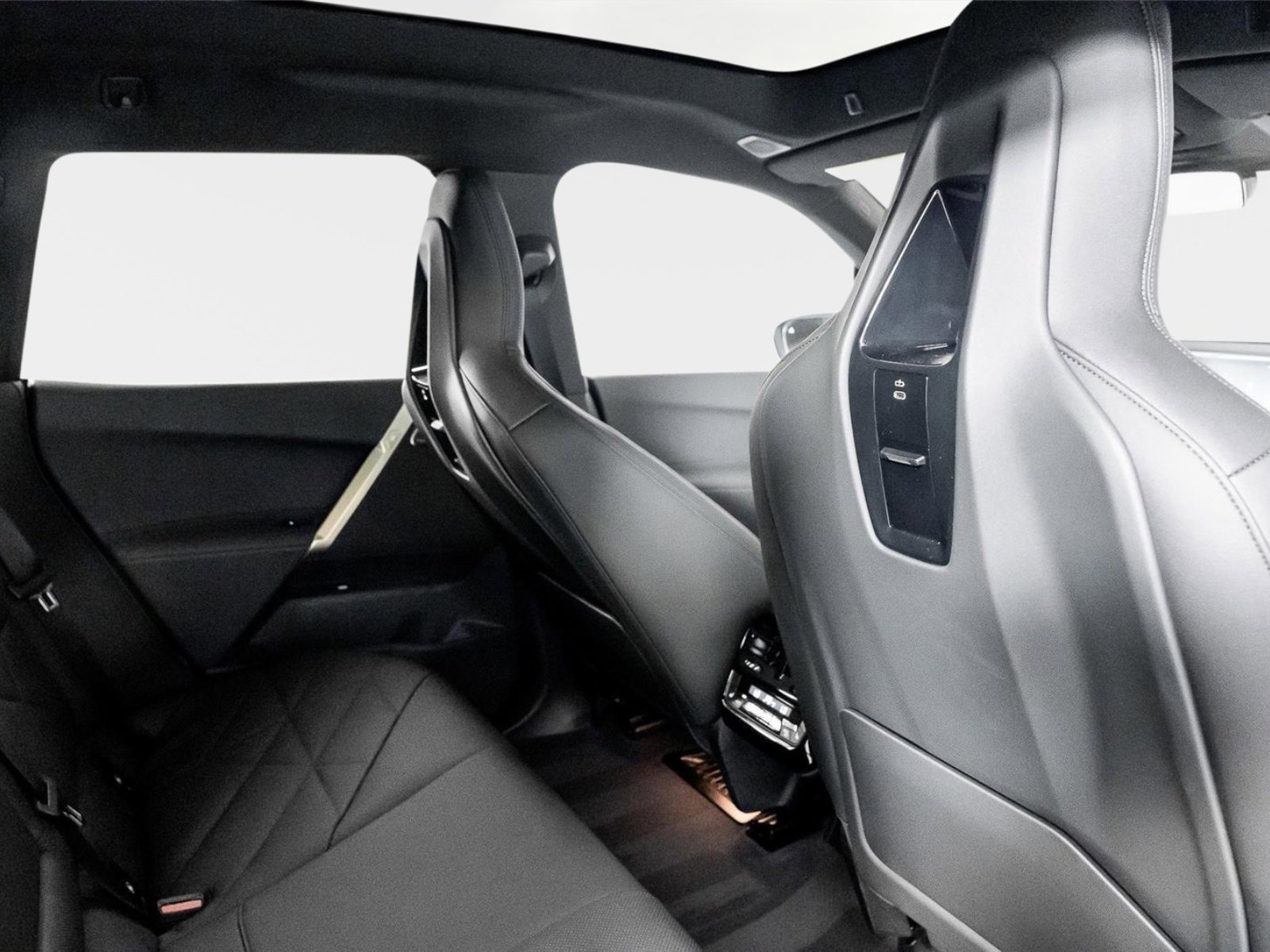 Used 2024 BMW iX M60 image 59