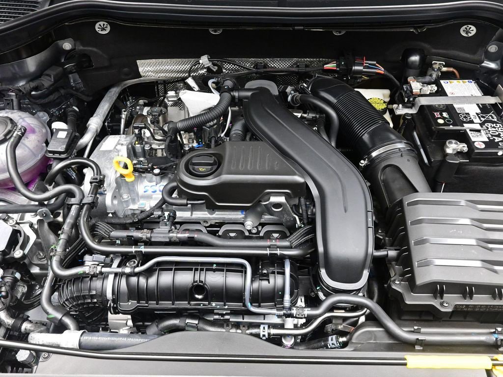 New 2025 Volkswagen Taos SE image 32