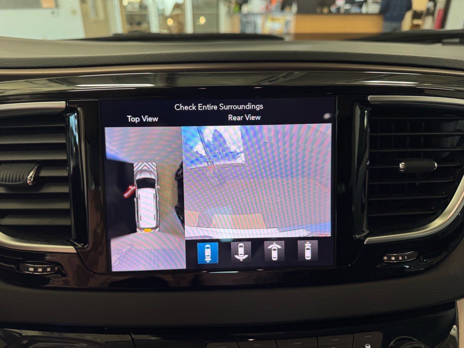 Used 2019 Chrysler Pacifica Touring-L Plus w/ Advanced Safetytec Group FWD image 27