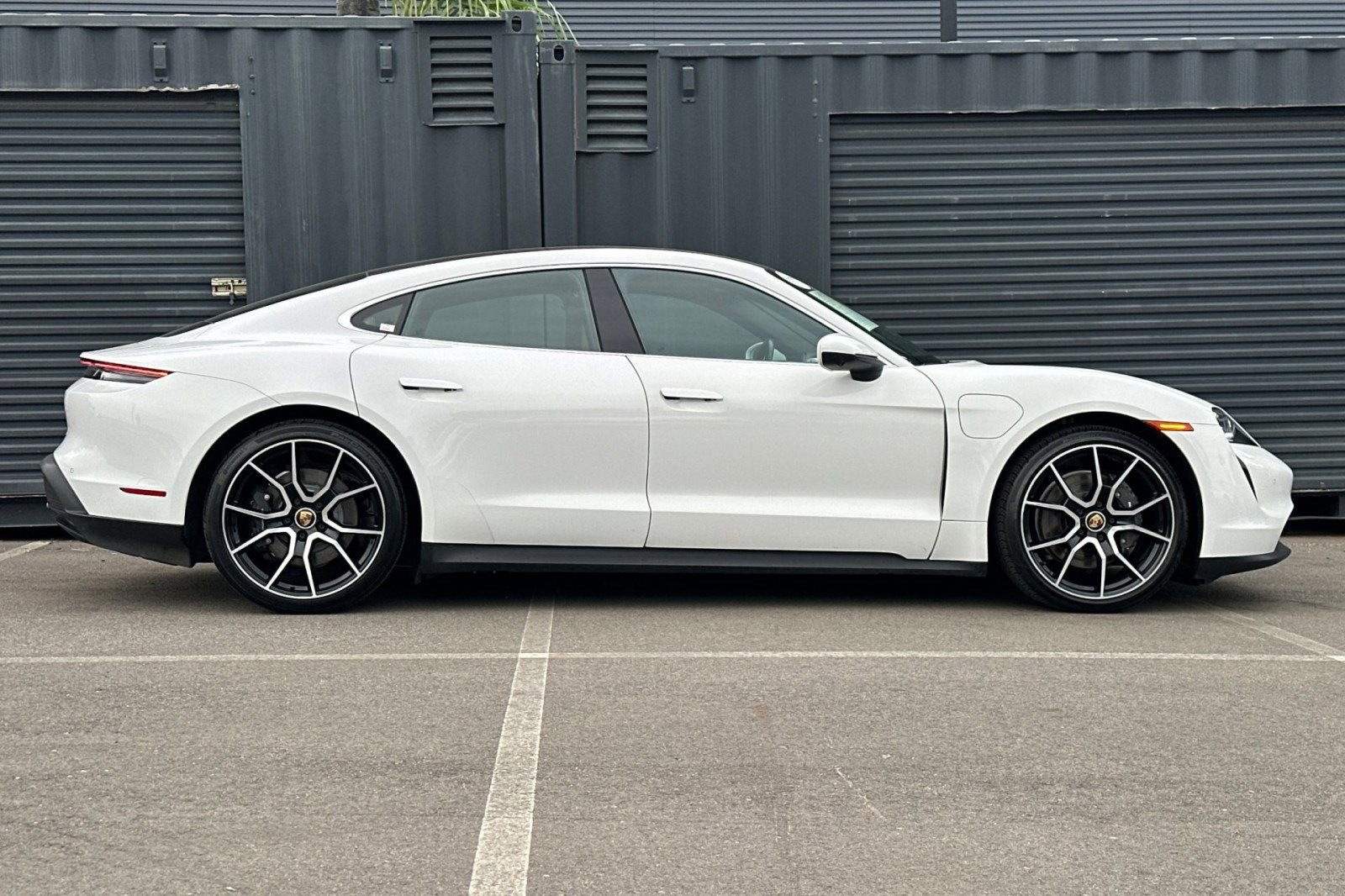 Used 2023 Porsche Taycan image 9