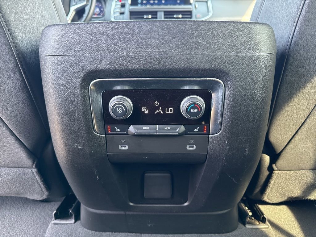 Used 2023 Chevrolet Suburban Premier image 14