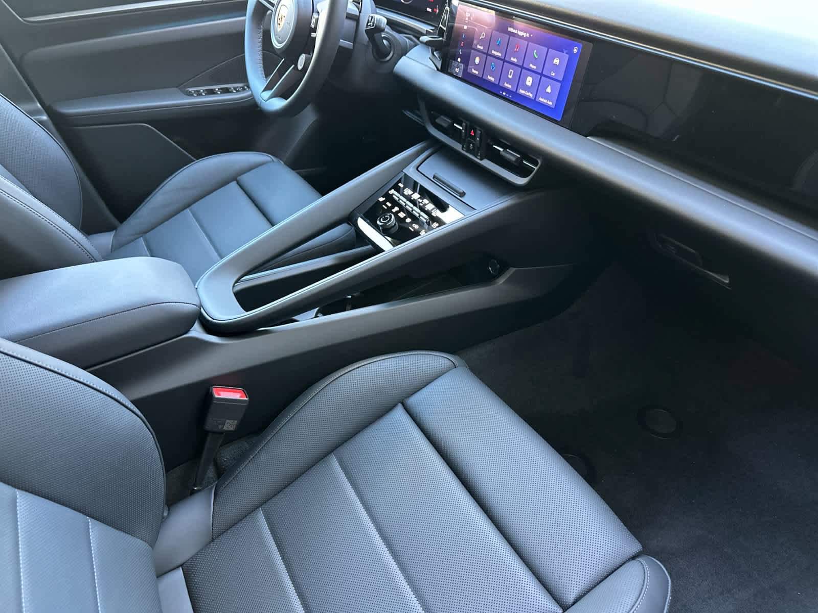 New 2026 Porsche Macan 4S Electric AWD/4WD image 17