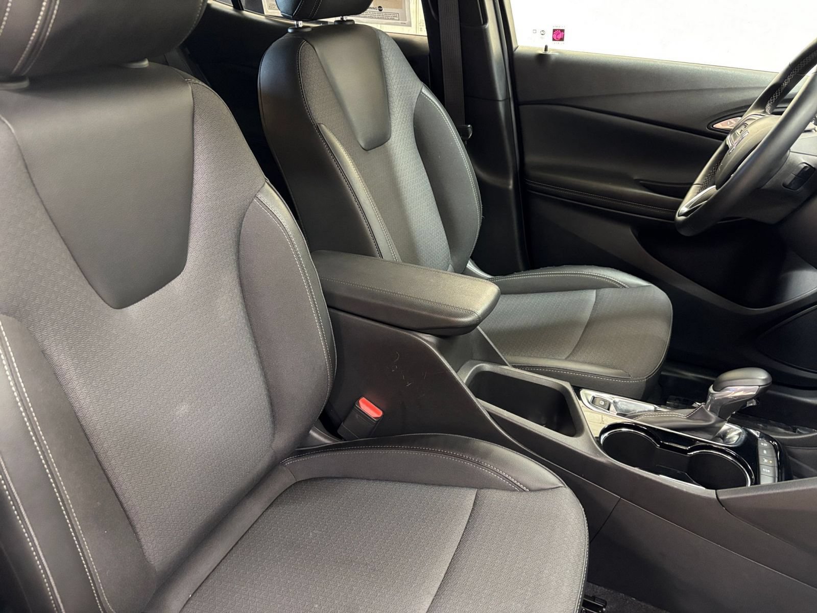 Used 2025 Buick Encore GX Preferred AWD/4WD image 34