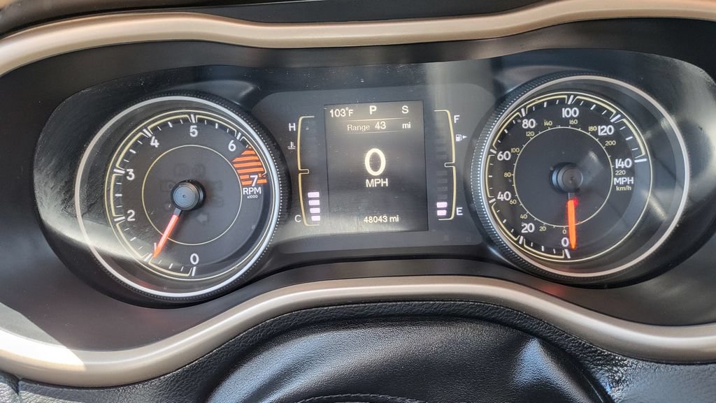 Used 2016 Jeep Cherokee Sport FWD image 29