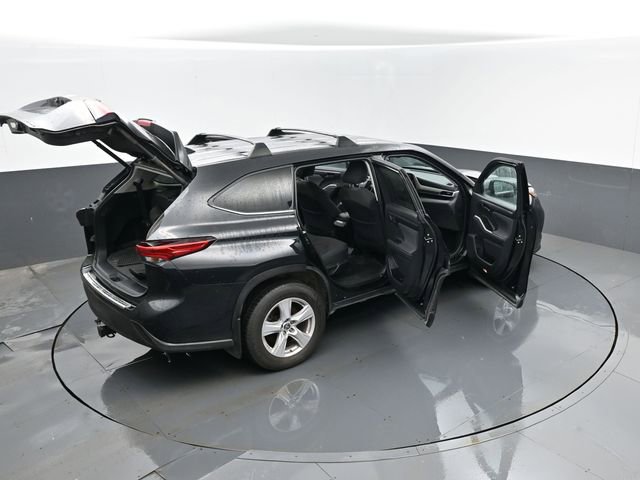 Used 2020 Toyota Highlander LE image 29