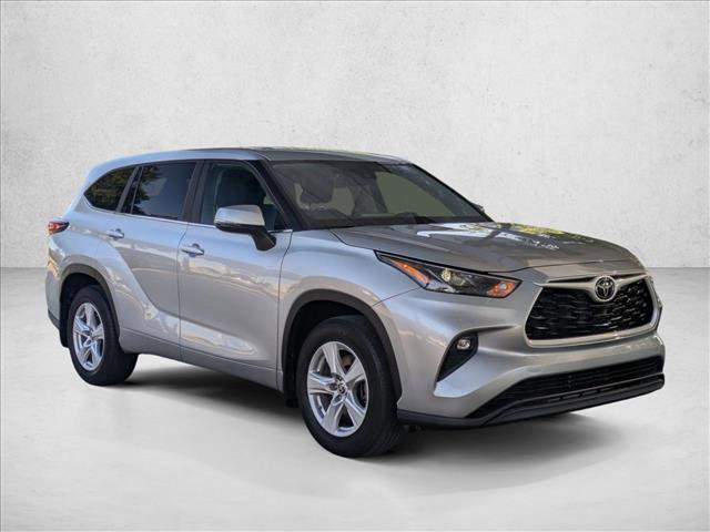 Used 2024 Toyota Highlander LE image 3