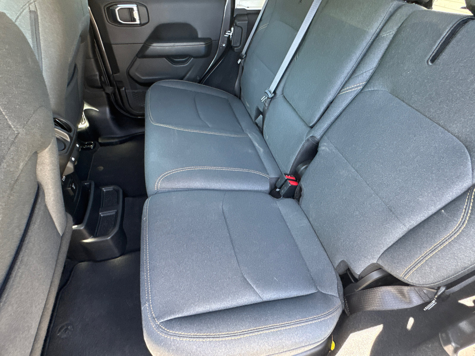 Used 2025 Jeep Wrangler Unlimited Sahara w/ Safety Group AWD/4WD image 22