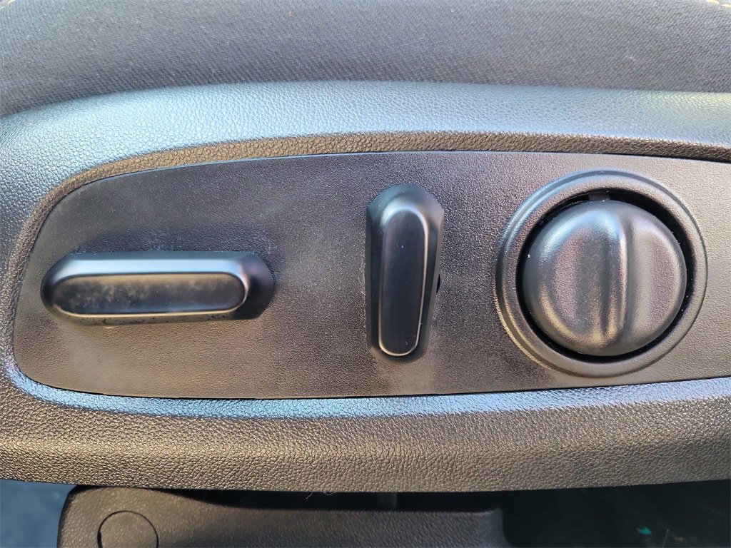 Used 2021 Chevrolet Equinox LT image 19