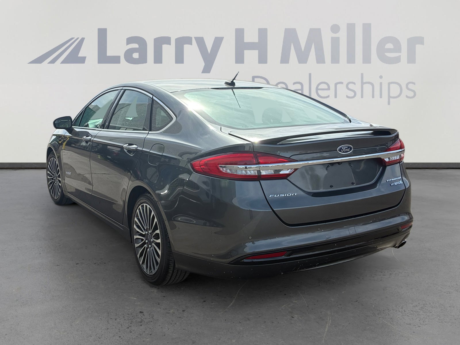 Used 2018 Ford Fusion Titanium image 3