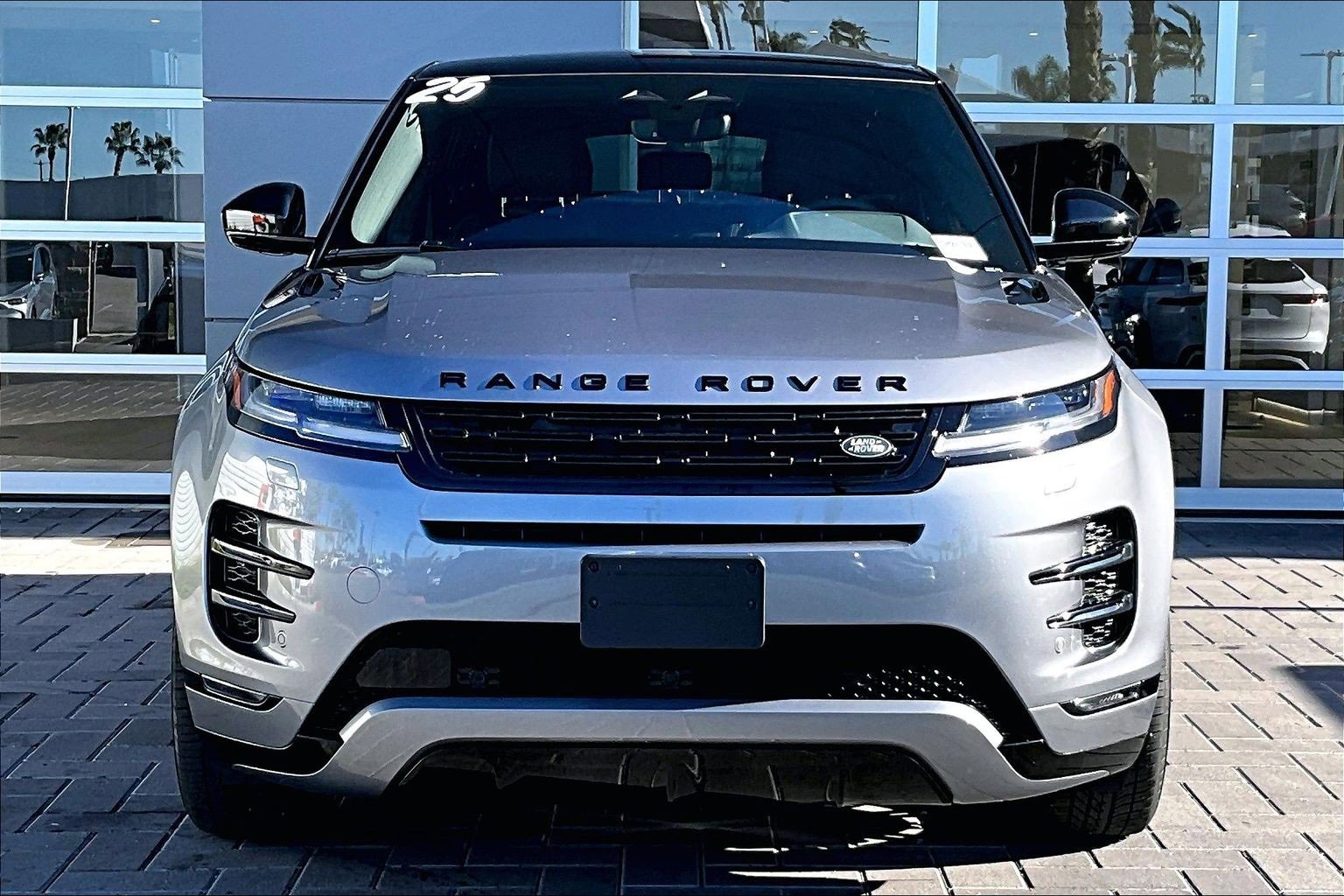 Used 2025 Land Rover Range Rover Evoque Dynamic SE image 2
