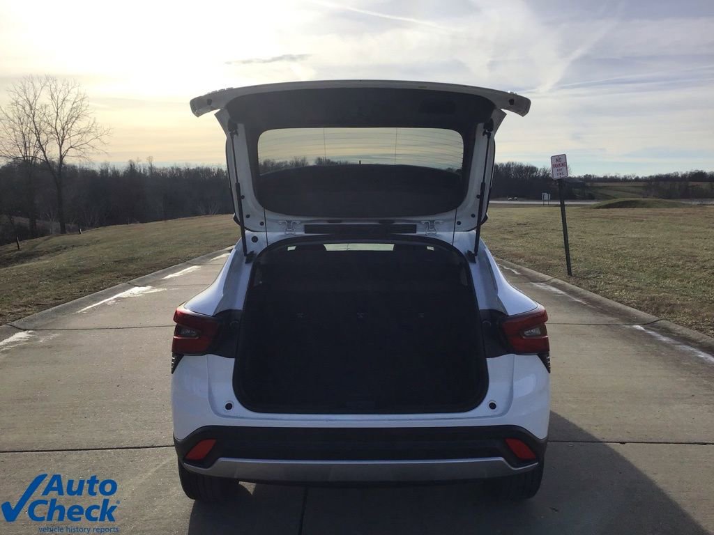 Used 2025 Chevrolet Trax LT image 5