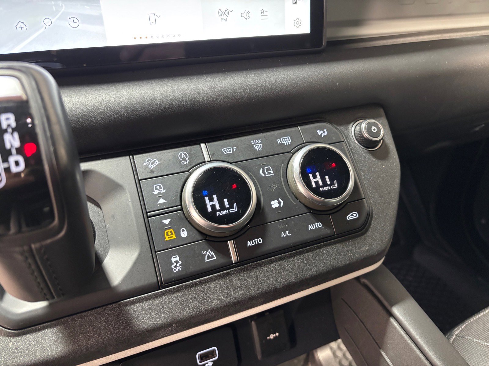 Used 2023 Land Rover Defender 110 X-Dynamic SE image 14