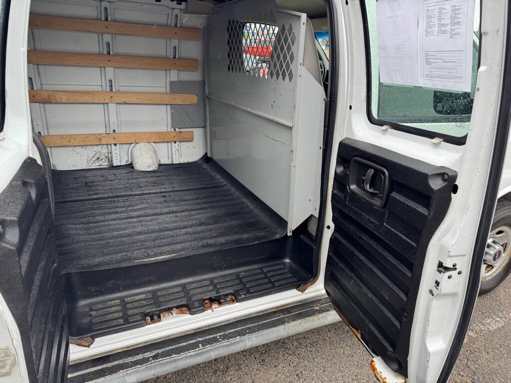Used 2015 GMC Savana 2500 RWD image 39