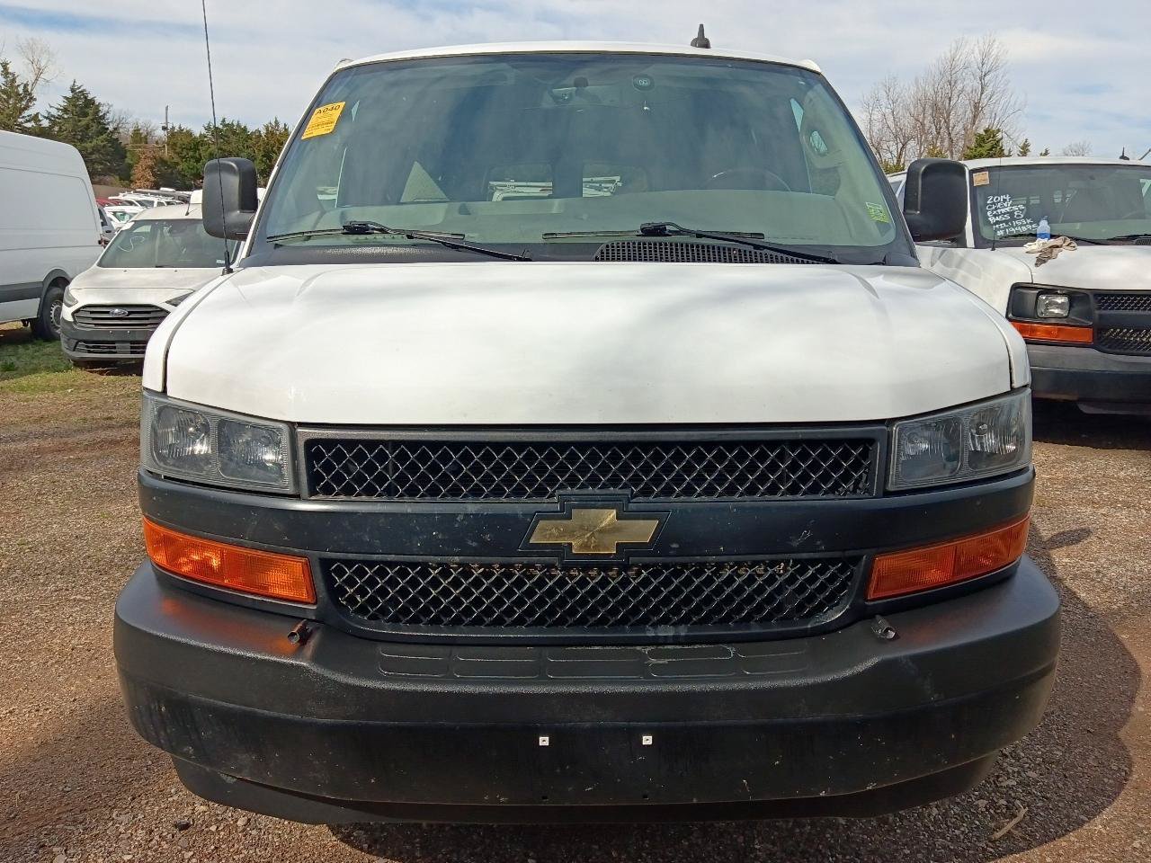 Used 2022 Chevrolet Express 3500 LS RWD image 2