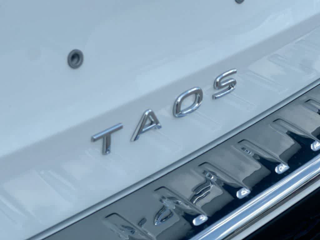 New 2026 Volkswagen Taos SE FWD image 10