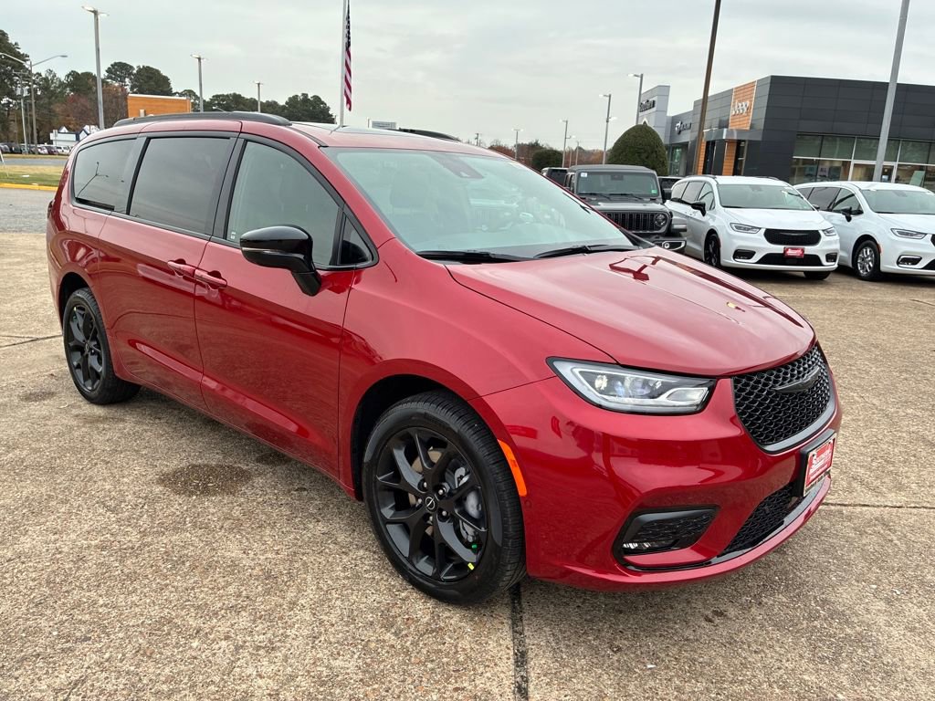 New 2026 Chrysler Pacifica Select AWD/4WD image 8