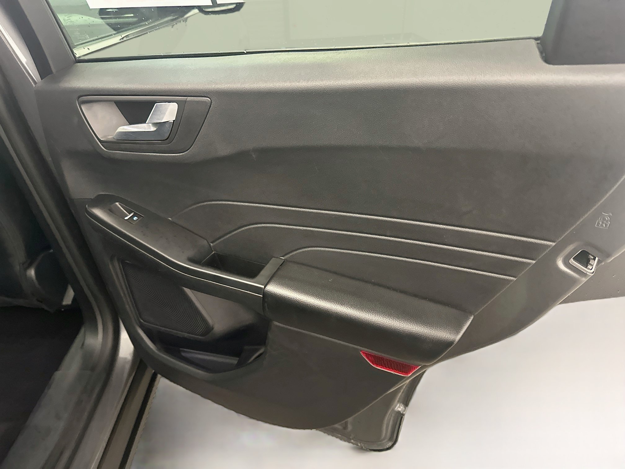 Used 2025 Ford Escape Platinum AWD/4WD image 33