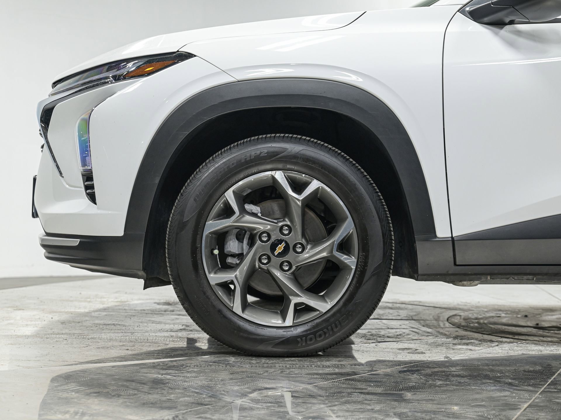 Used 2025 Chevrolet Trax LT w/ Driver Confidence Package FWD image 3