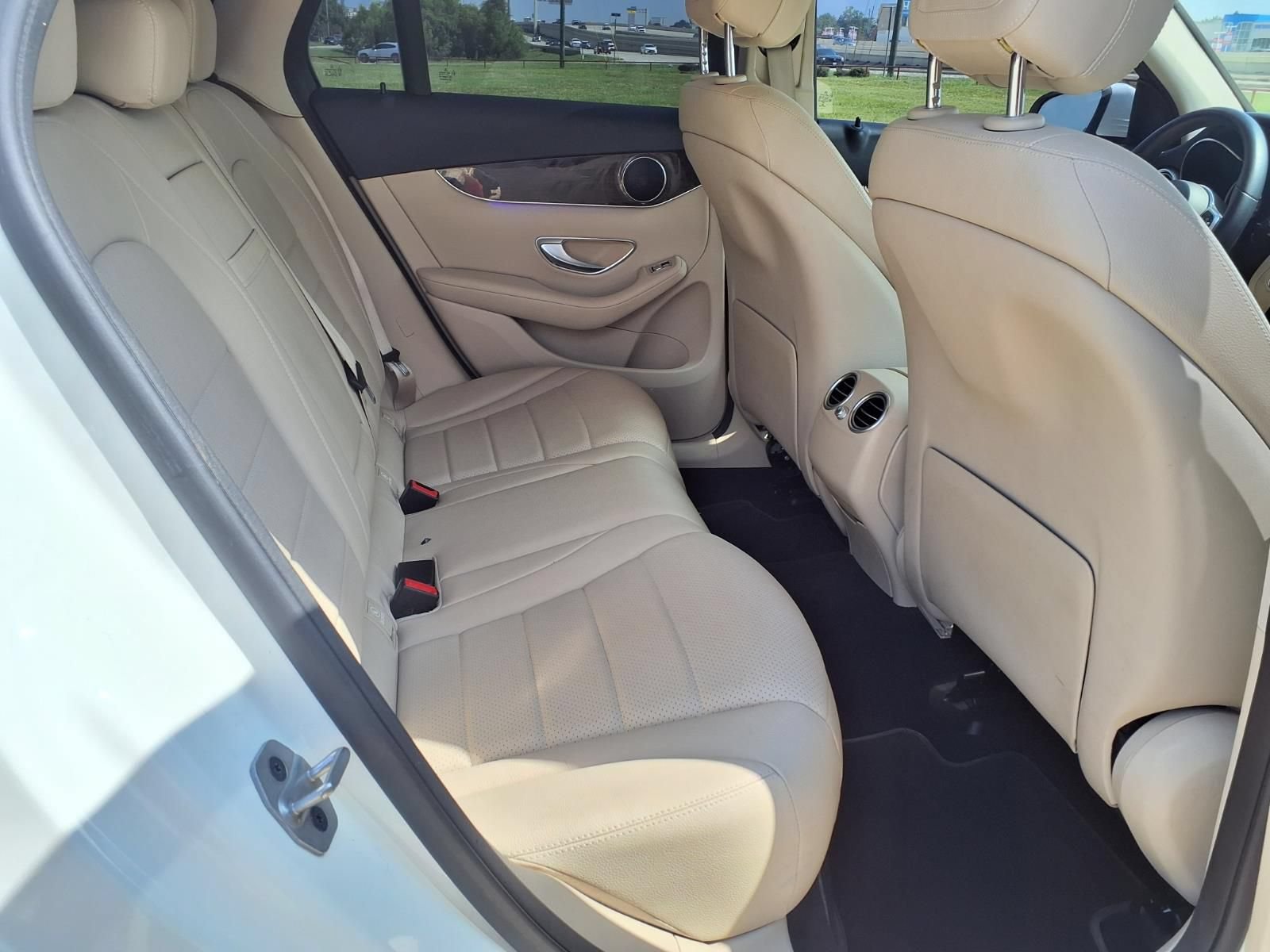 Used 2021 Mercedes-Benz GLC 300 image 19