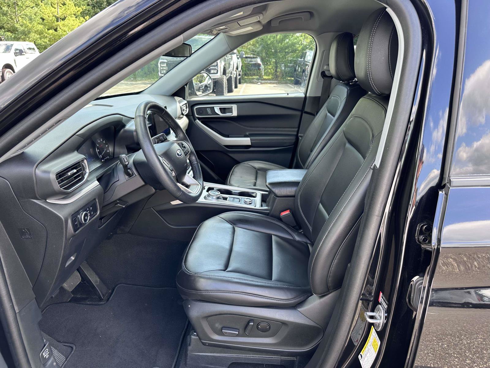 Certified 2023 Ford Explorer XLT w/ Equipment Group 202A AWD/4WD image 11
