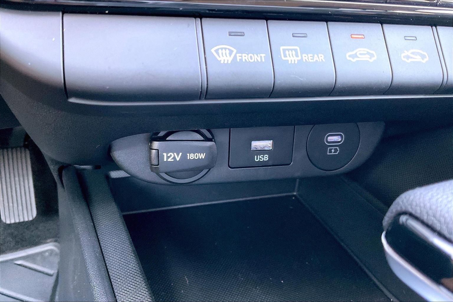 Certified 2024 Hyundai Elantra SEL FWD image 16