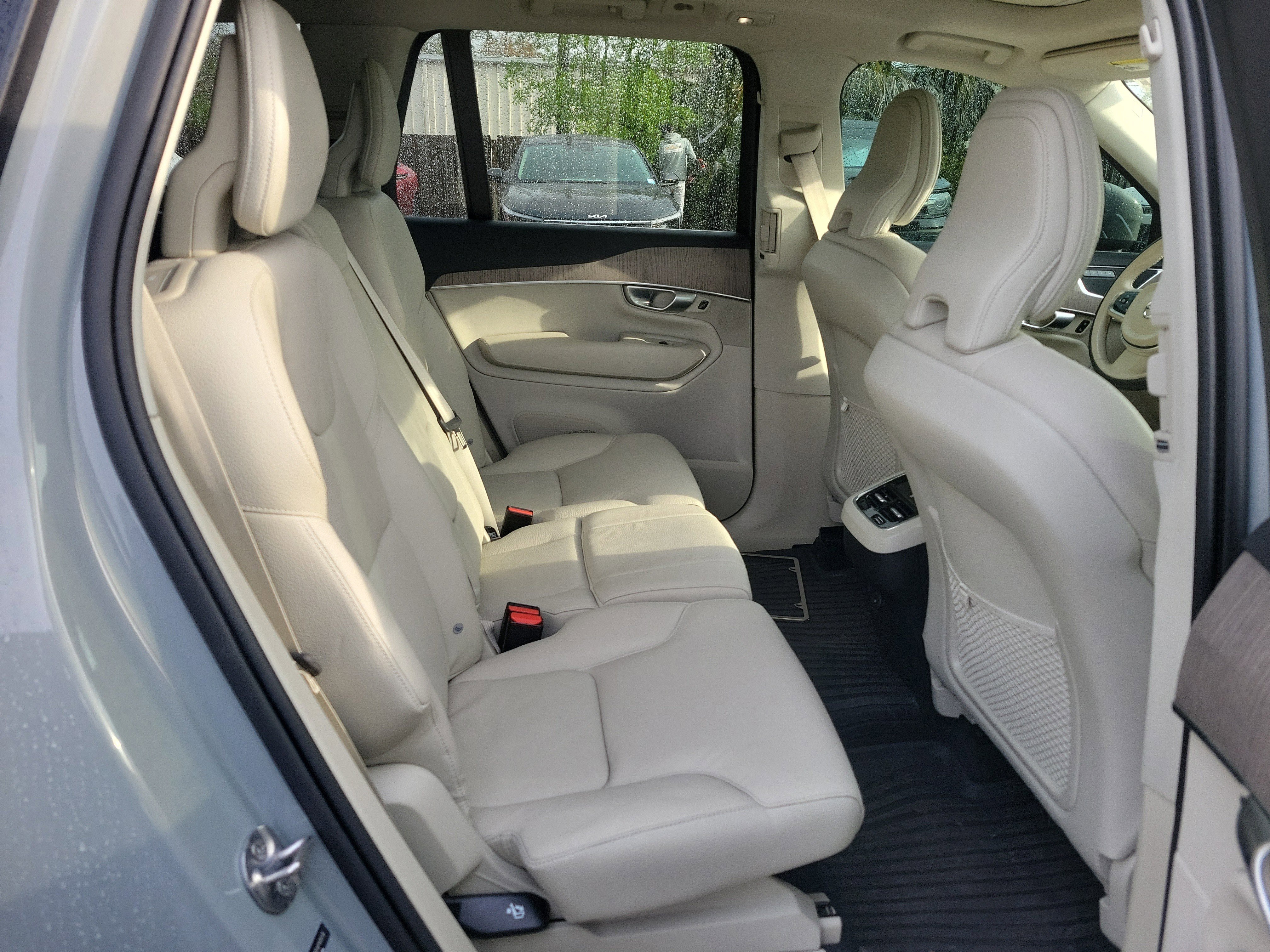 Used 2024 Volvo XC90 B6 Plus w/ Protection Package Premier image 12