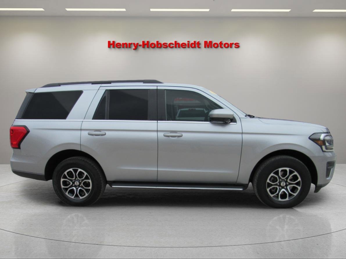 Used 2023 Ford Expedition XLT image 4