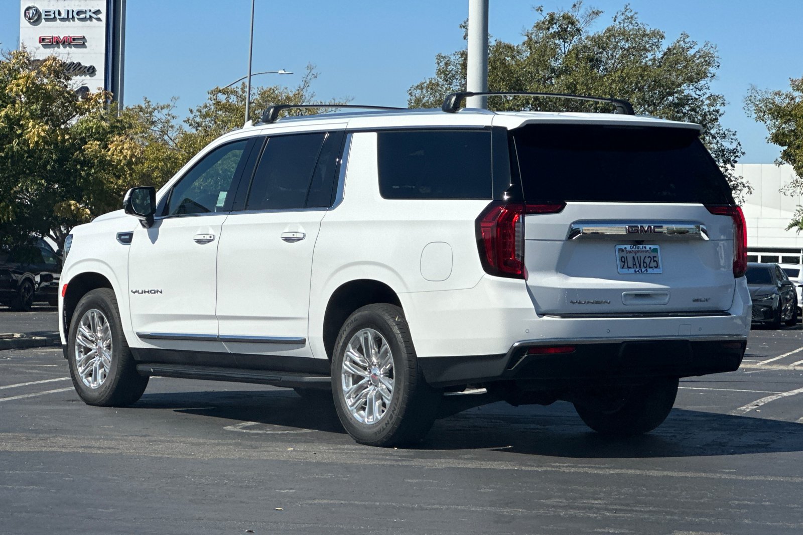 Used 2024 GMC Yukon XL SLT w/ SLT Luxury Package AWD/4WD image 6