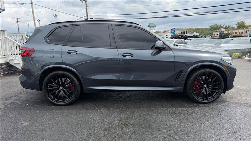 Used 2022 BMW X5 M50i AWD/4WD image 7