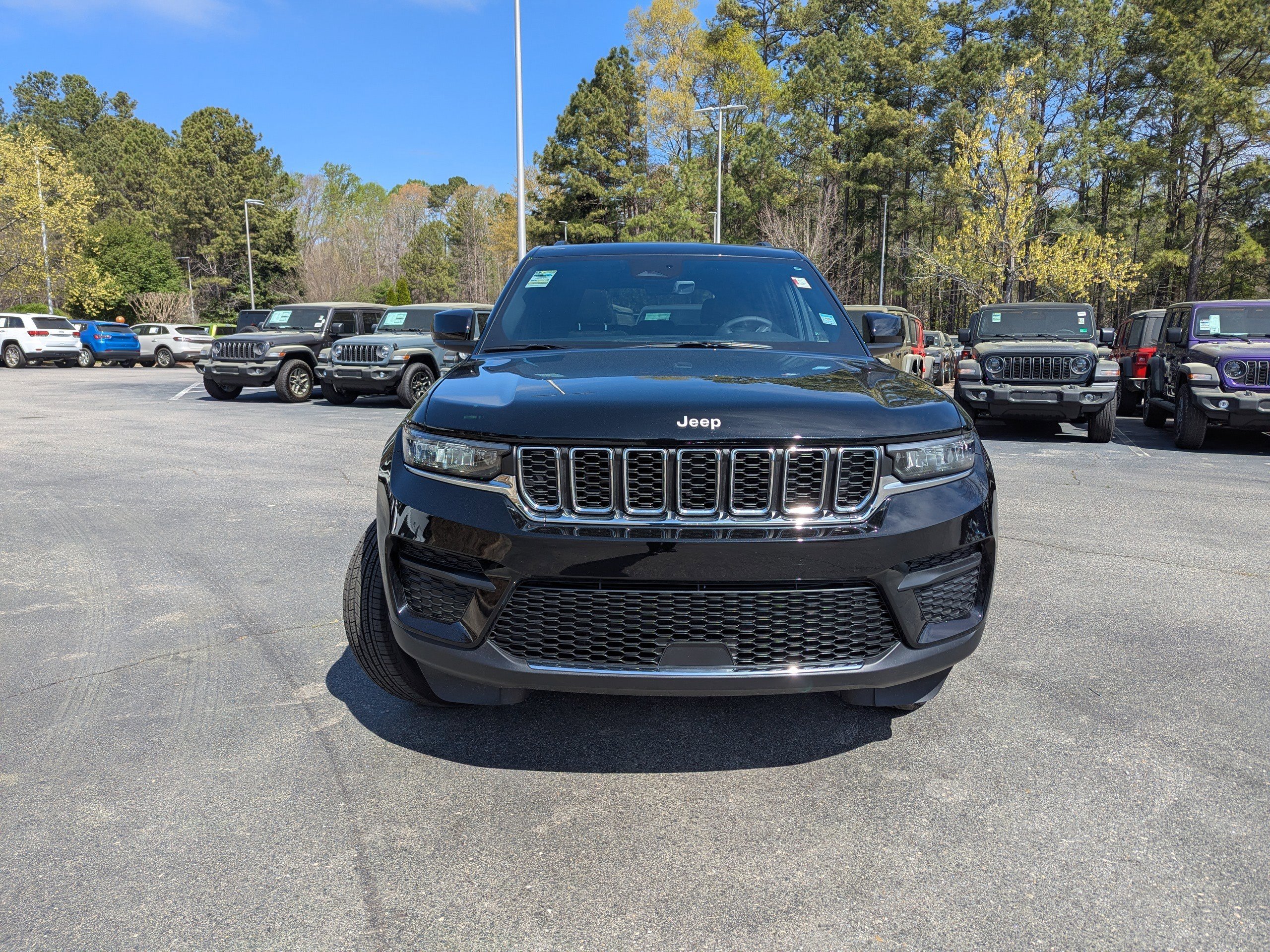 Certified 2025 Jeep Grand Cherokee Laredo X w/ Luxury Tech Group I image 2