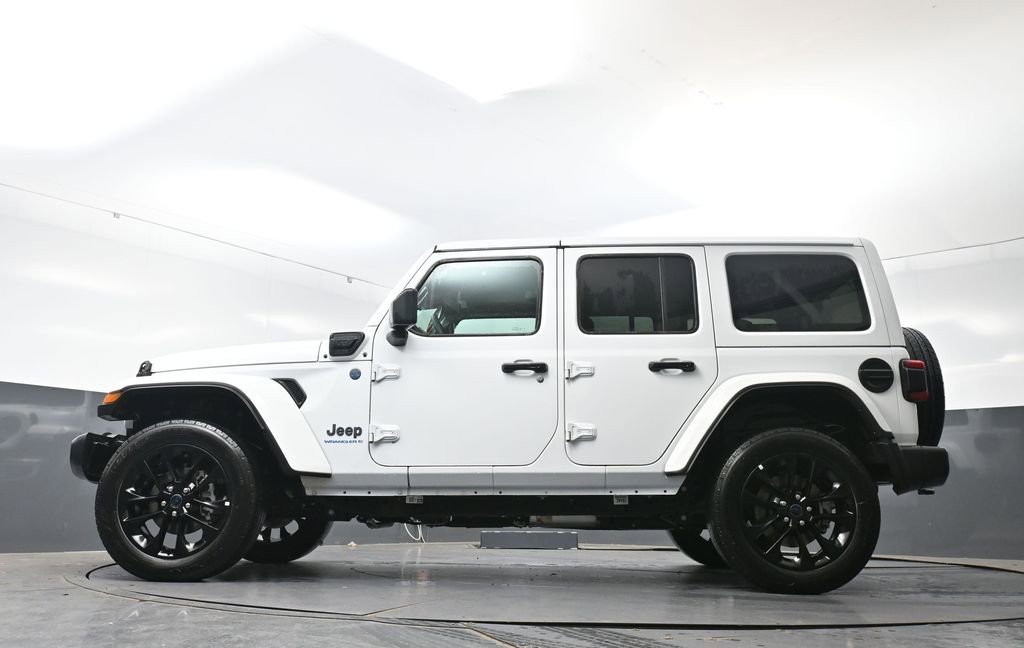 Used 2025 Jeep Wrangler Unlimited Sahara w/ Safety Group AWD/4WD image 54