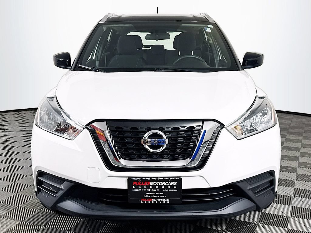 Used 2018 Nissan Kicks SV FWD image 2