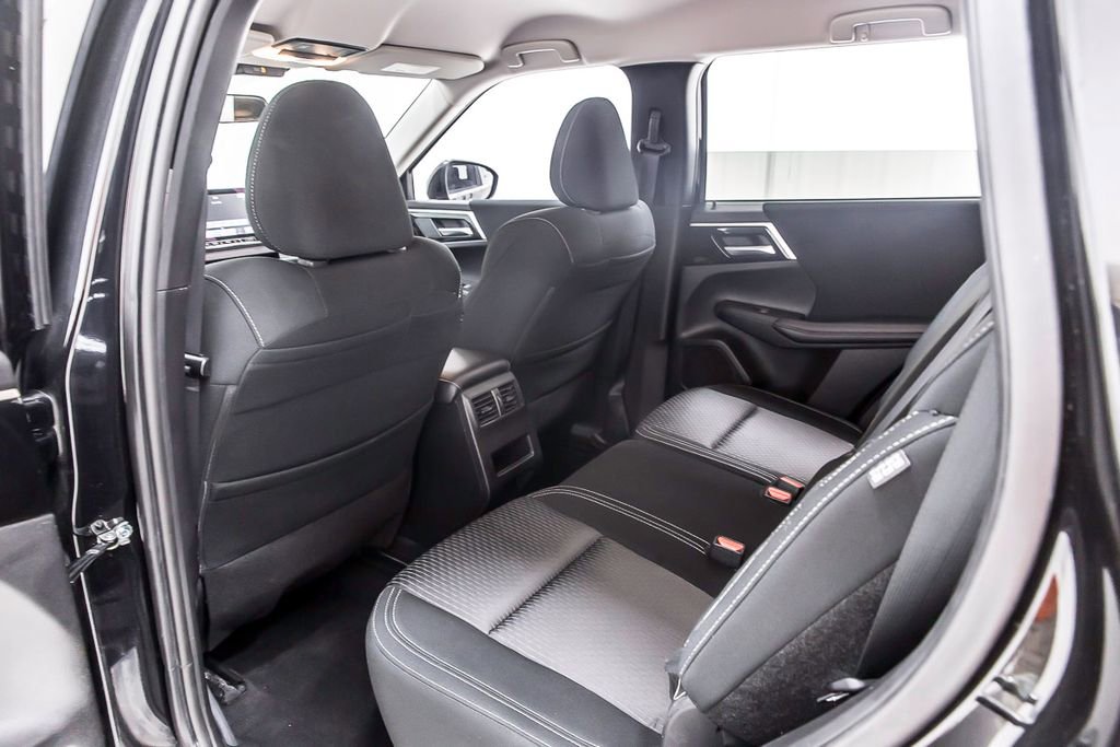 Used 2024 Mitsubishi Outlander ES image 28