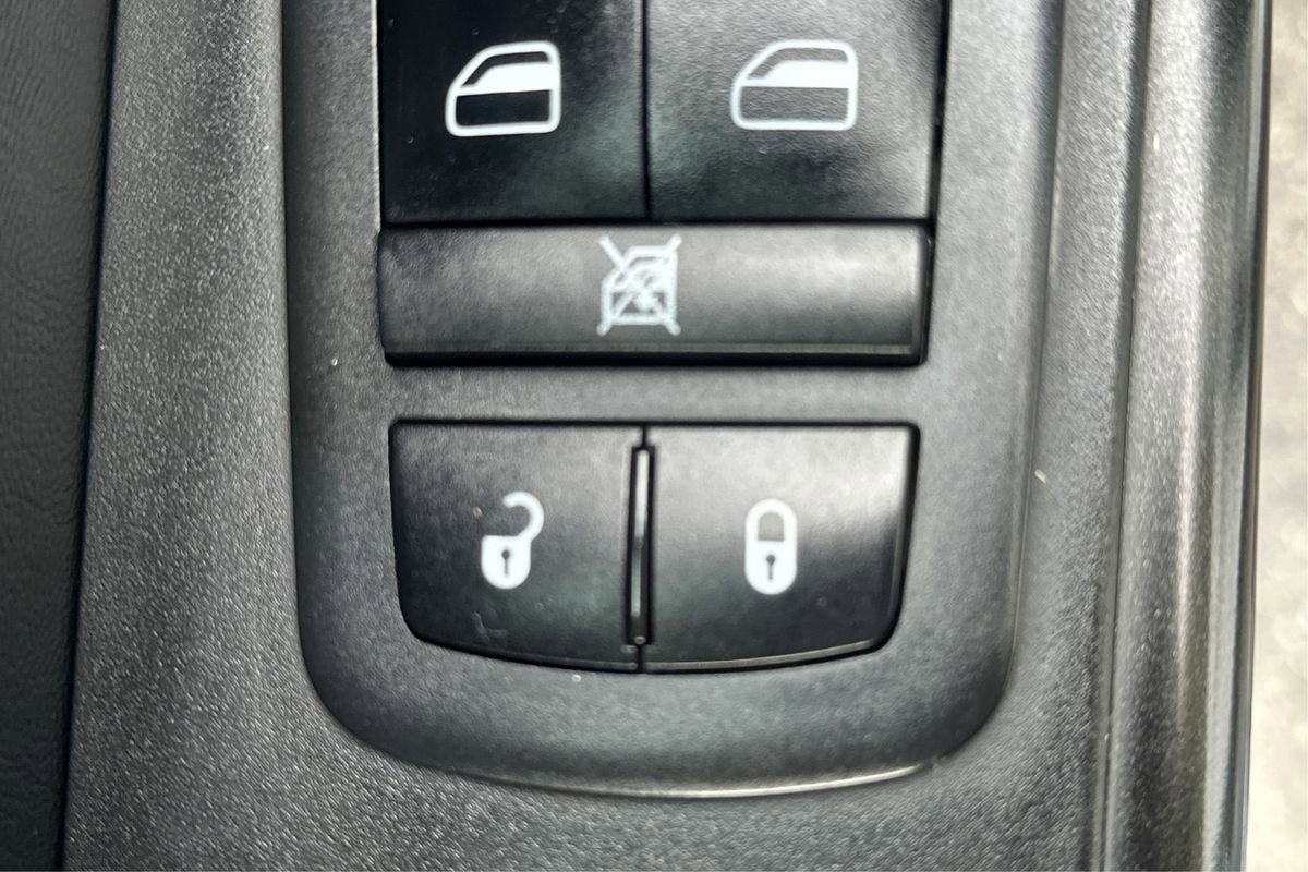 Used 2019 Jeep Cherokee Trailhawk w/ Cold Weather Group image 38