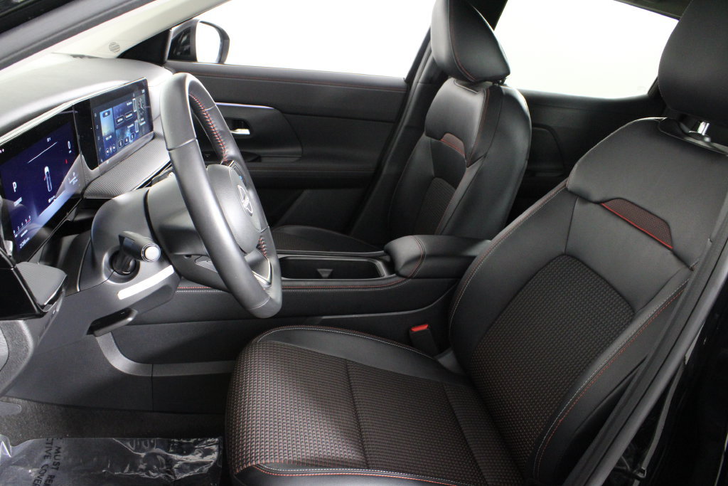 Certified 2025 Nissan Kicks SR FWD image 20