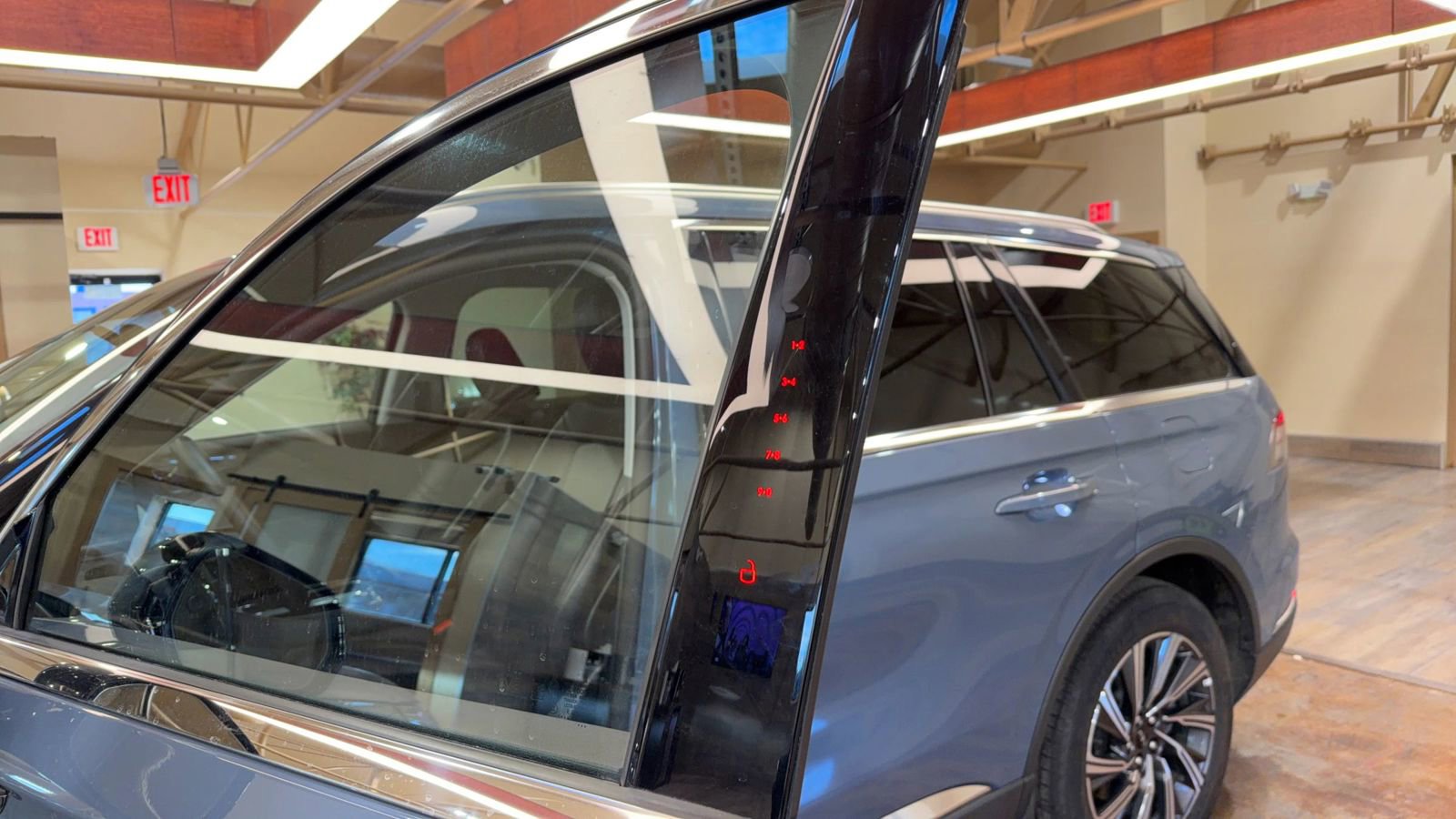 Used 2025 Lincoln Aviator AWD image 25