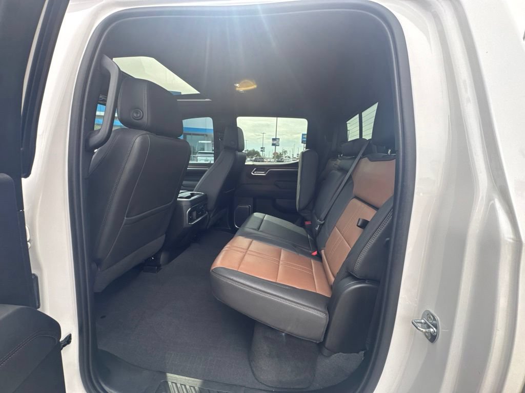 Used 2023 Chevrolet Silverado 1500 High Country w/ High Country Premium Package AWD/4WD image 9