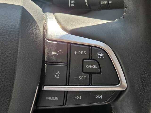 Used 2020 Toyota Highlander XLE image 11