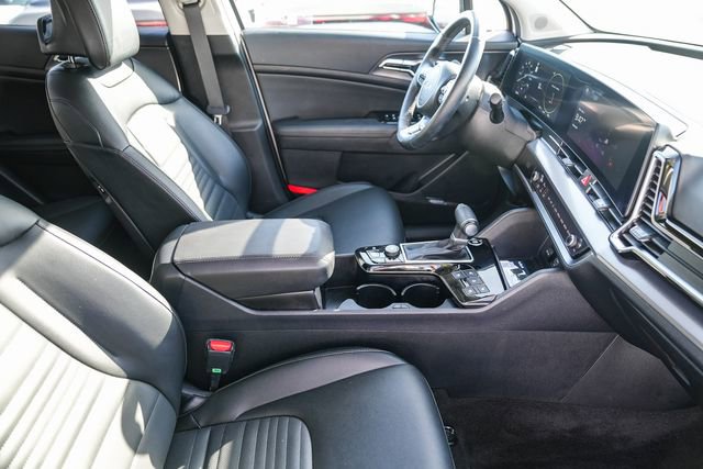 Used 2025 Kia Sportage SX image 17