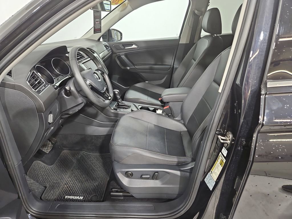 Used 2020 Volkswagen Tiguan SE w/ Panoramic Sunroof Package AWD/4WD image 10