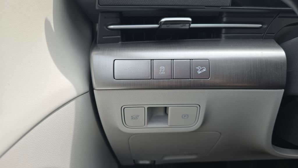 Certified 2024 Hyundai Kona Limited AWD/4WD image 25