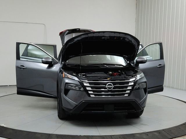 Used 2025 Nissan Rogue SV image 10