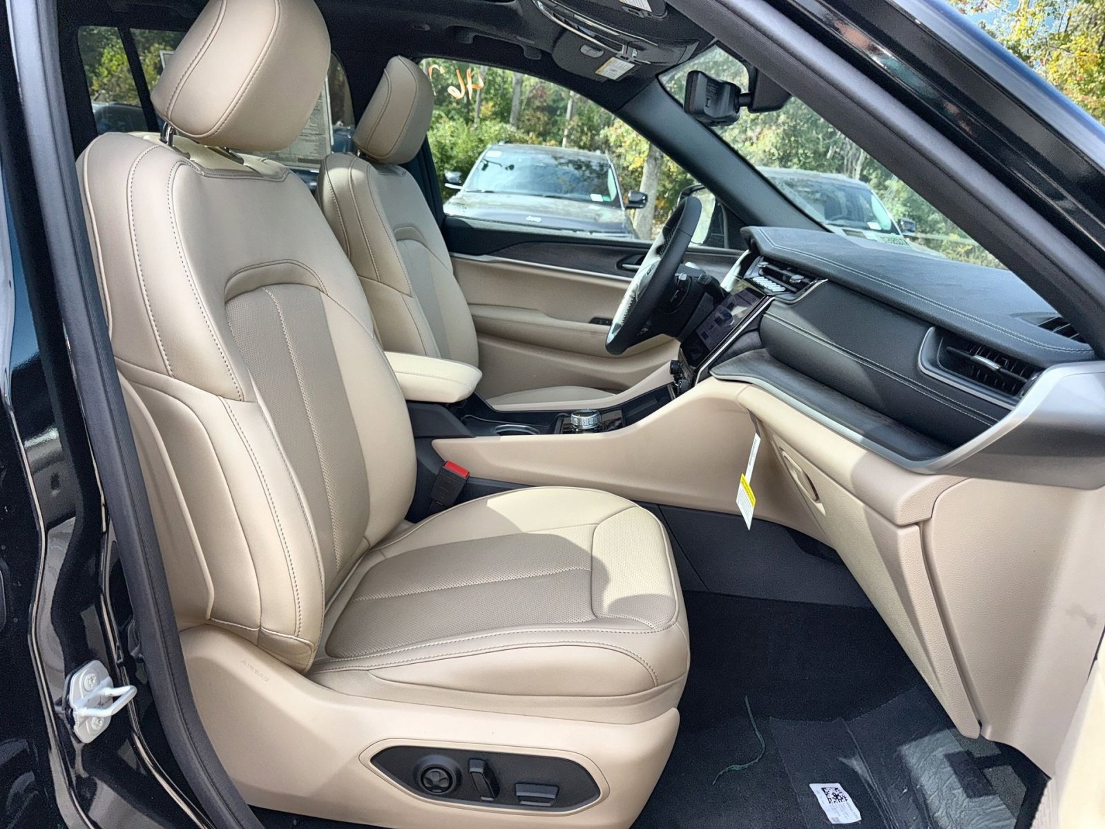 New 2025 Jeep Grand Cherokee Limited w/ Luxury Tech Group II image 27