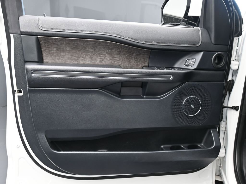 Used 2020 Ford Expedition Limited image 29
