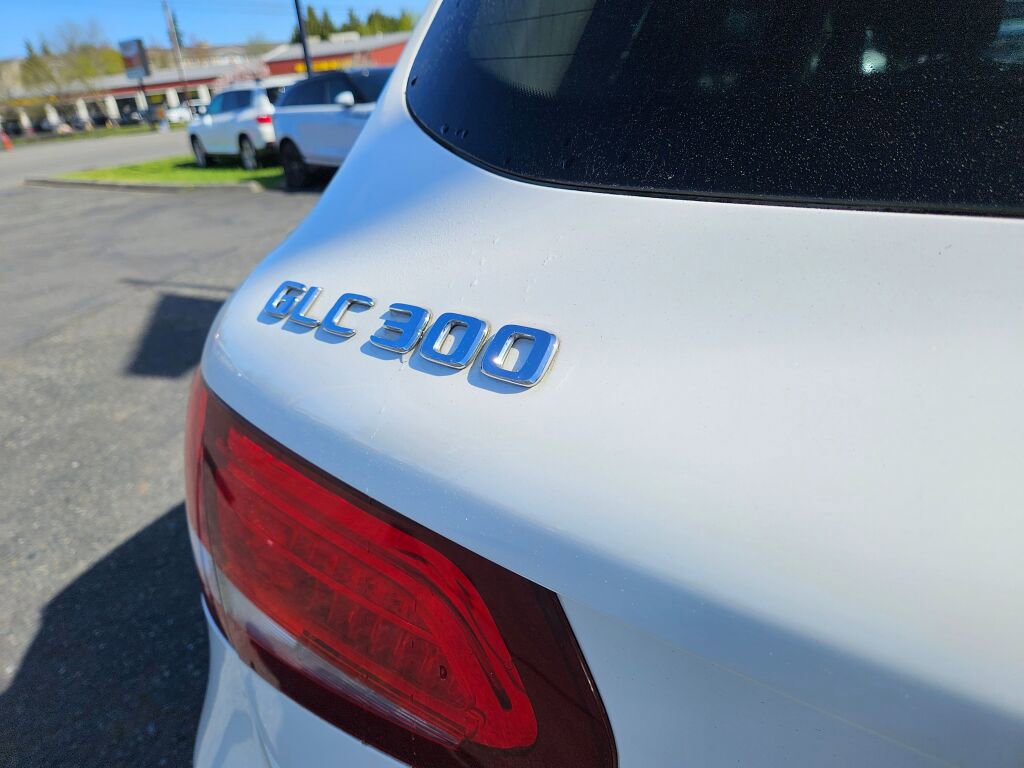 Used 2017 Mercedes-Benz GLC 300 4MATIC w/ Premium 1 Package image 10