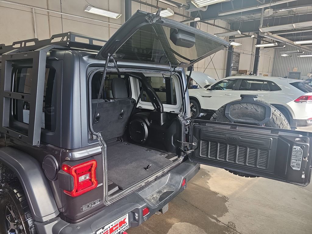 Used 2018 Jeep Wrangler Unlimited Rubicon AWD/4WD image 13