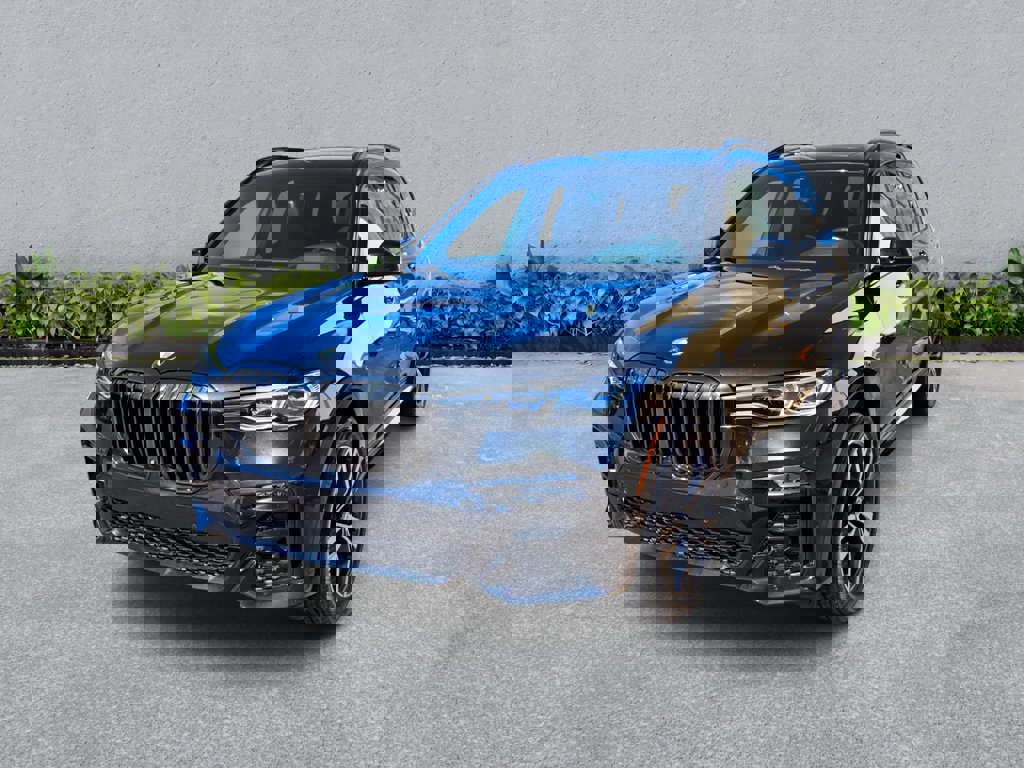 Used 2021 BMW X7 M50i w/ Dynamic Handling Package image 2